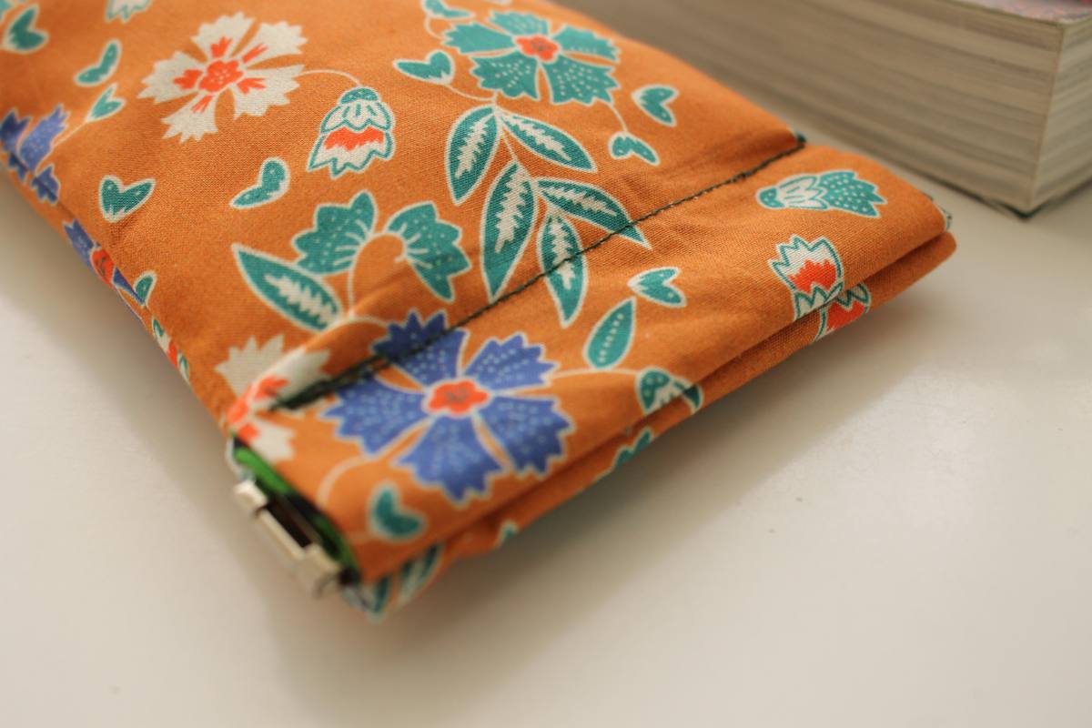 Etui à lunettes Edna fleurs ocre – Image 2