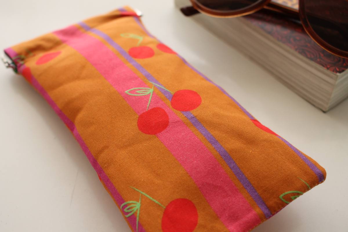 Etui à lunettes Edna cerises – Image 2