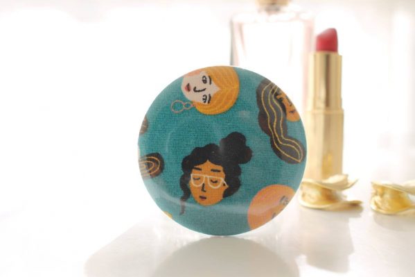Miroir de poche Bella femme chignon