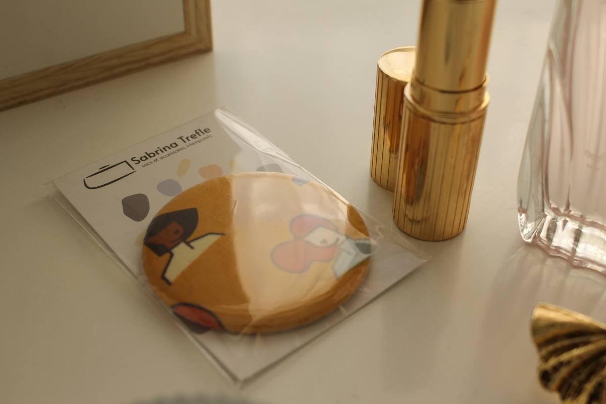 Miroir de poche Bella cheveux au vent – Image 2