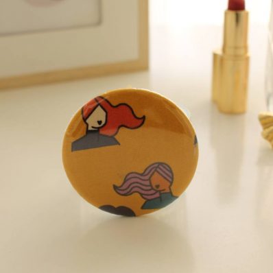 Miroir de poche Bella cheveux au vent