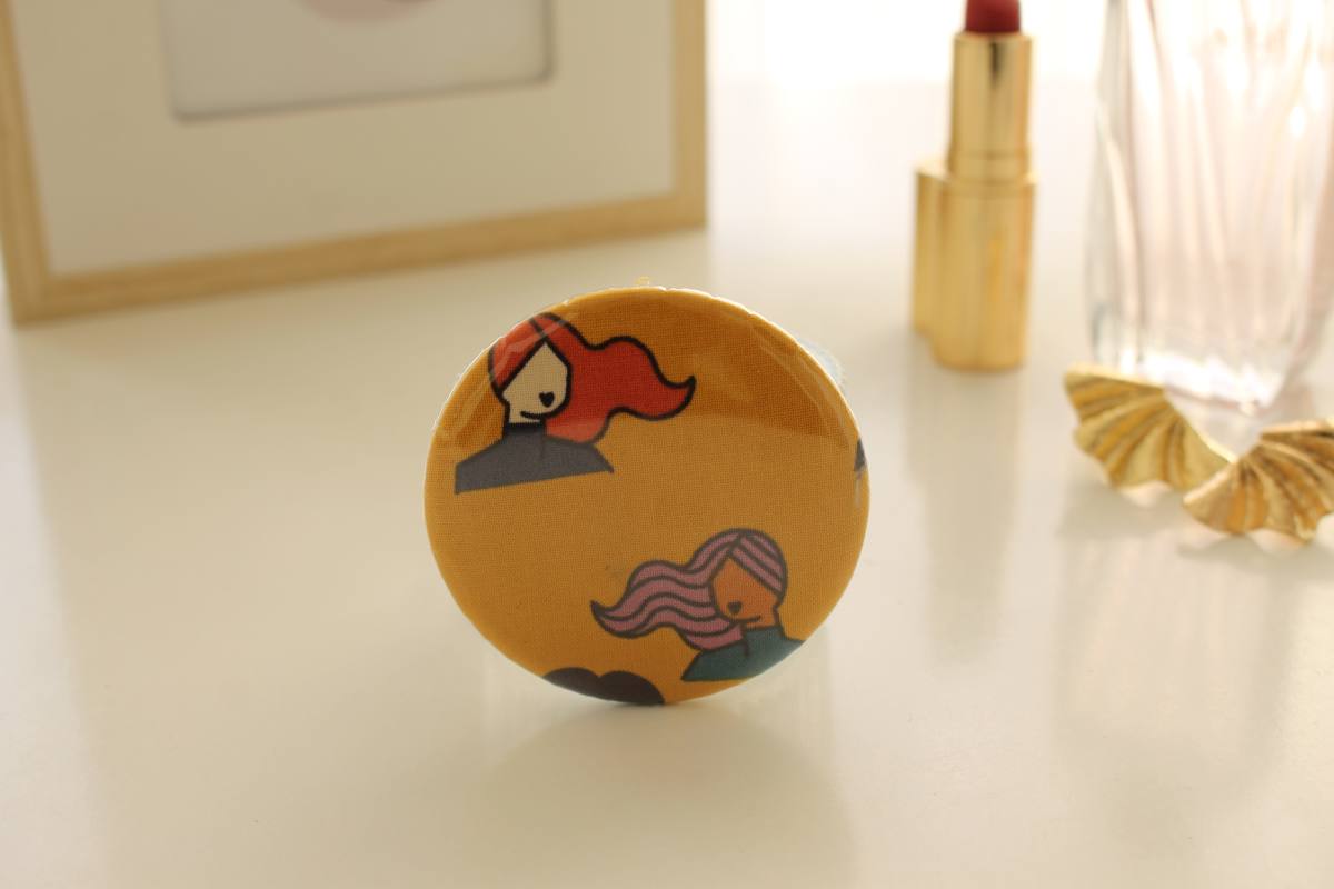 Miroir de poche Bella cheveux au vent