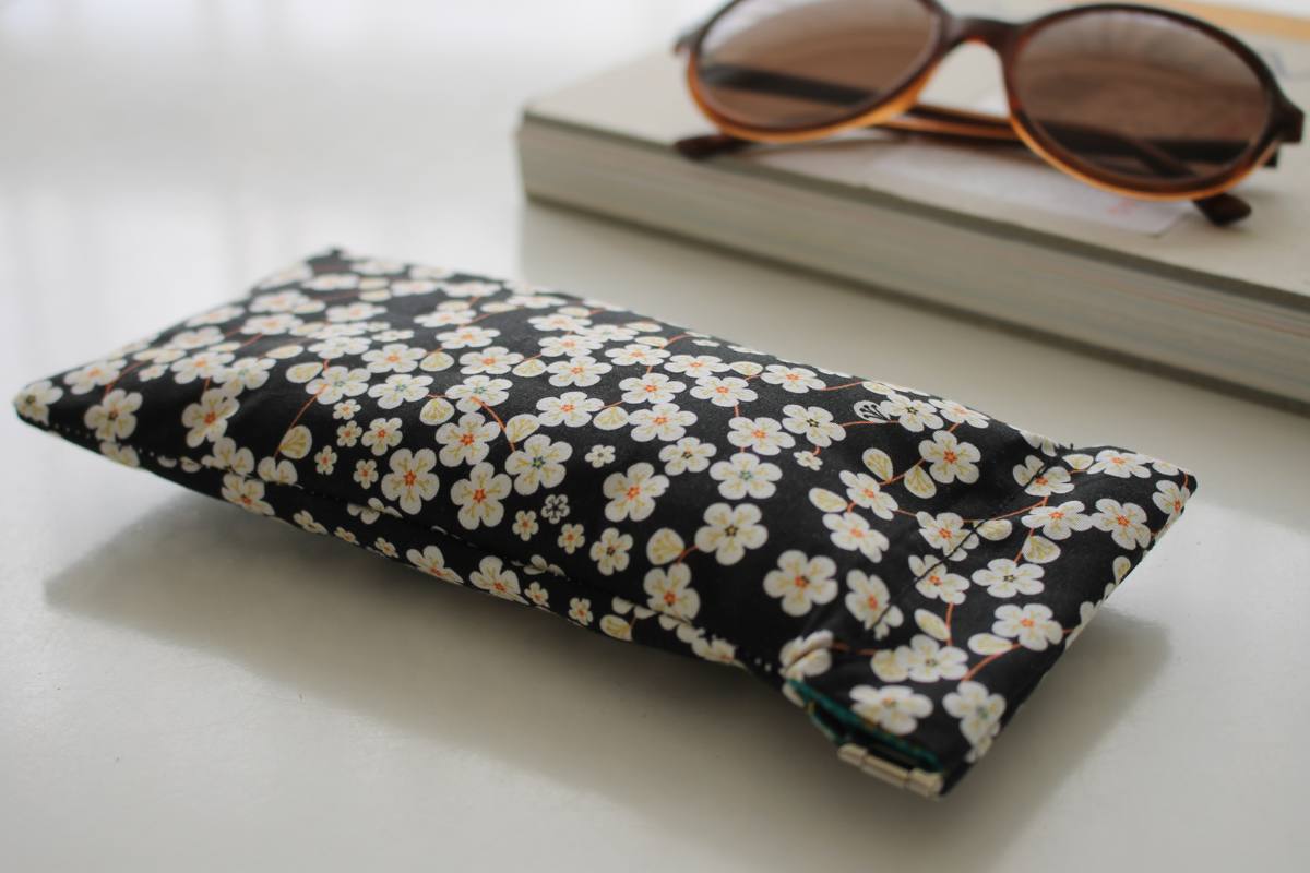 Etui à lunettes Edna cerisiers noirs