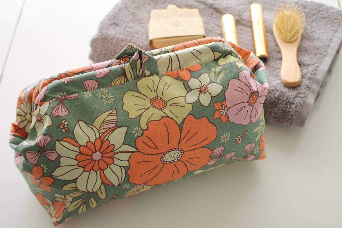 Trousse de toilette Paola verte fleurie