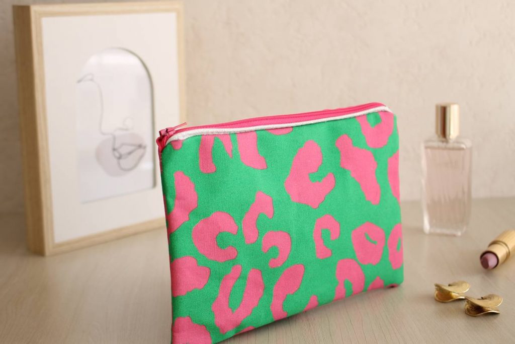 Pochette zippée Alna léopard rose