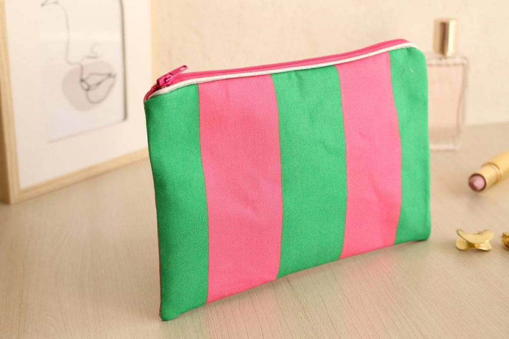 Pochette zippée Alna rayures vertes roses