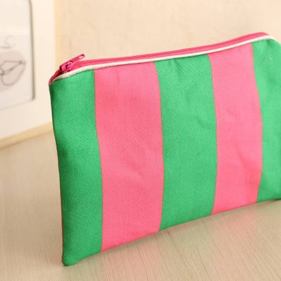 Pochette zippée Alna rayures vertes roses